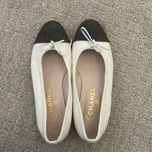 Chanel Women's White and Black Ballet Flats